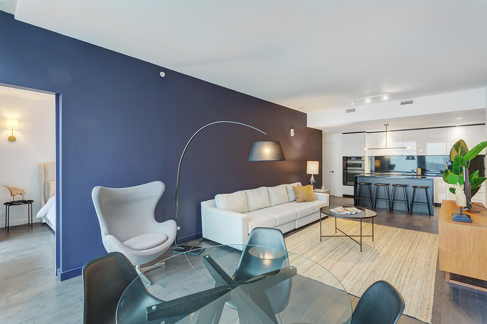 Le 1103 — Bedroom detail